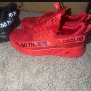 A pair of men’s composite safety toe stylish work shoes